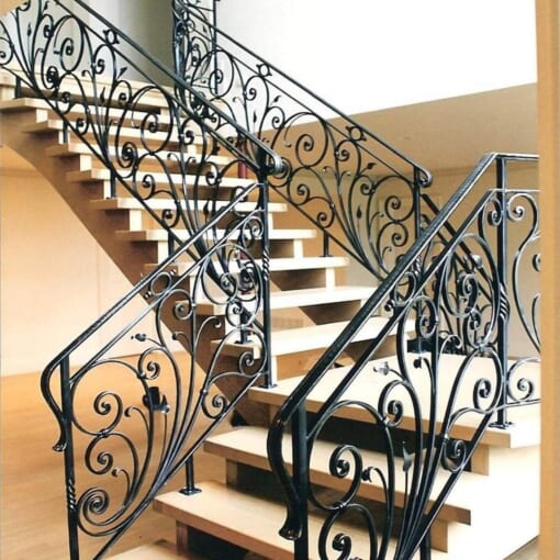 Cầu Thang Sắt Mỹ Thuật 13